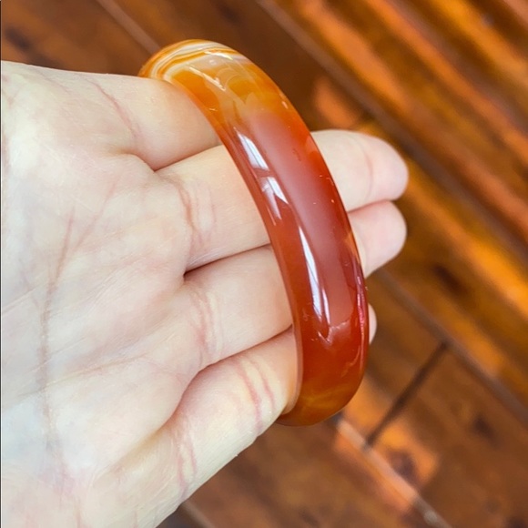 Red Orange White D Shape Agate Bangle Bracelet - Picture 6 of 9